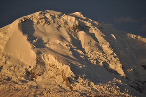 Schneegipfel des Huaraz in Peru